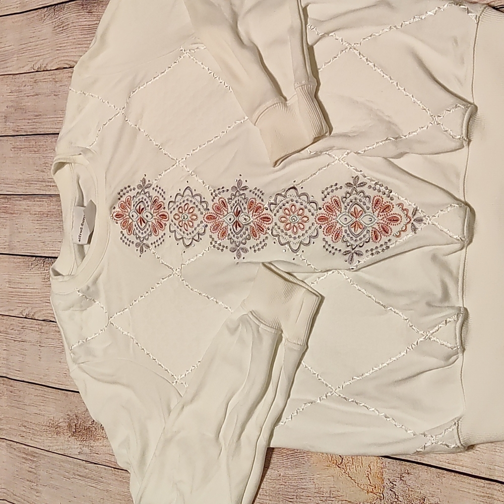 Women's sweatshirt